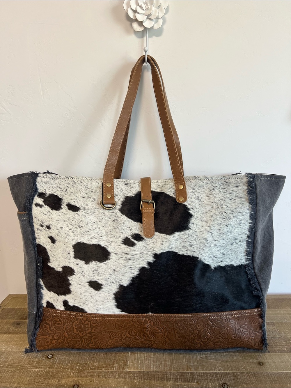 New Myra Western Cowhide Weekender Bag Leather Duffel Travel Carry-On Boho - Picture 9 of 11